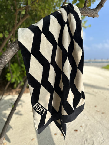 The Wrap Towel | Mirrorzag Black